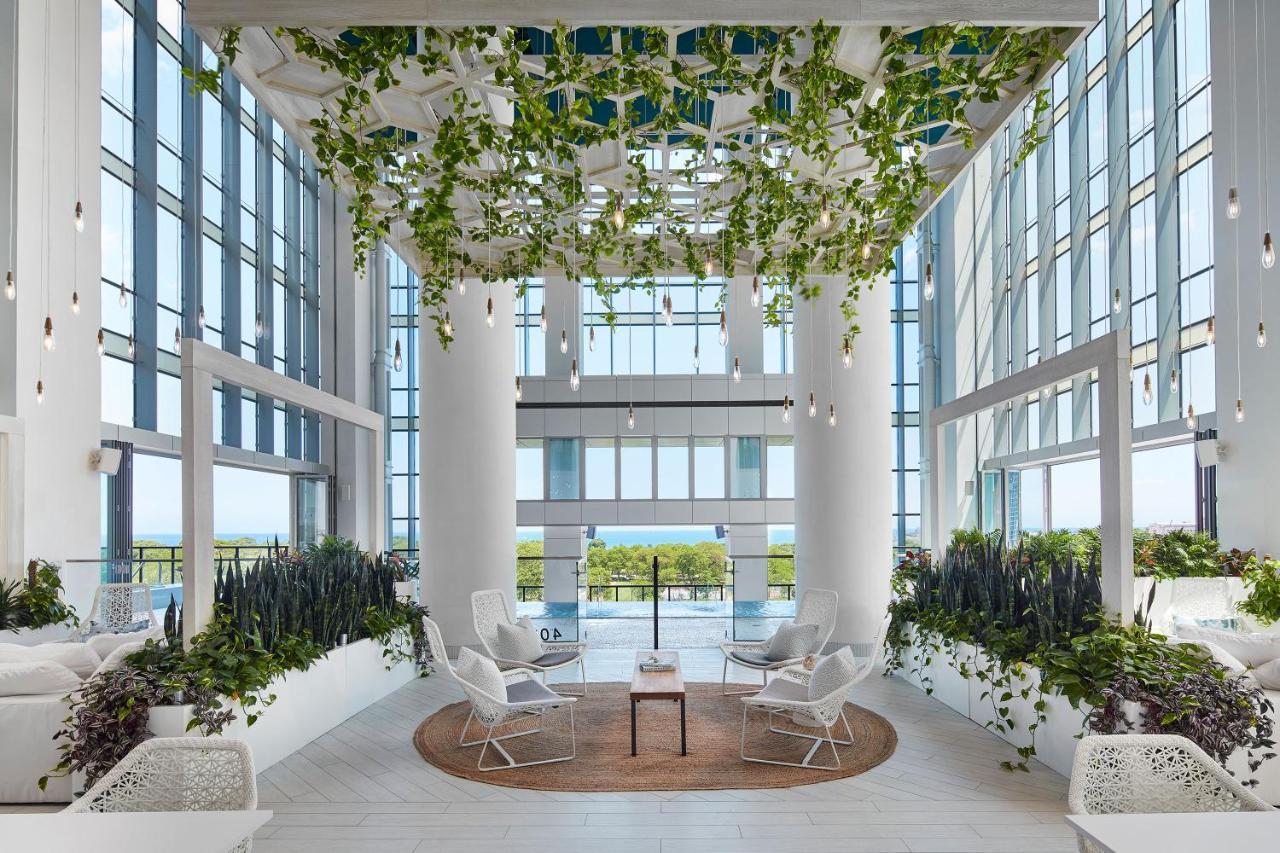 Sentral Michigan Avenue Aparthotel Chicago Exterior foto The lobby of the hotel