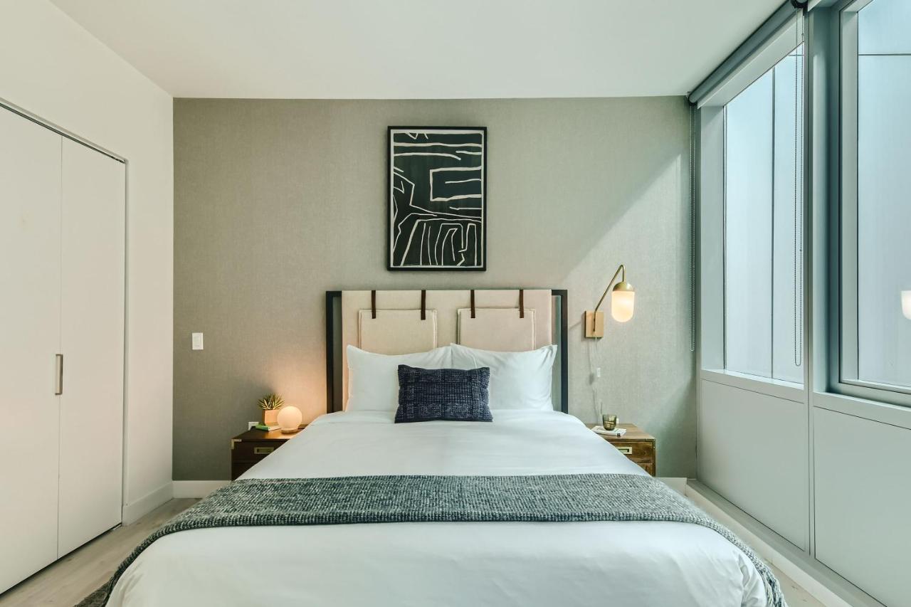 Sentral Michigan Avenue Aparthotel Chicago Exterior foto A bedroom at the hotel