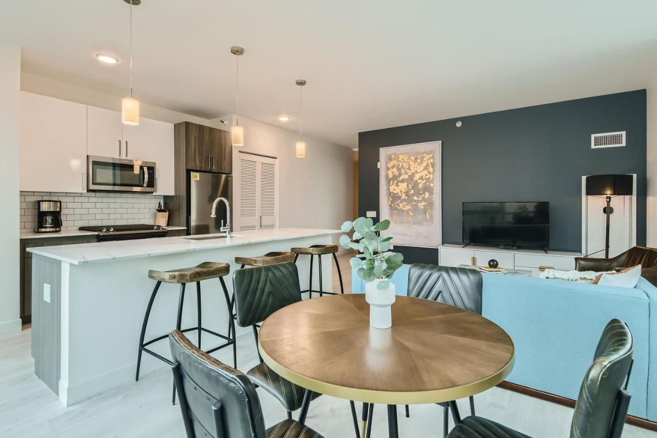 Sentral Michigan Avenue Aparthotel Chicago Exterior foto A staged home for sale in the United States