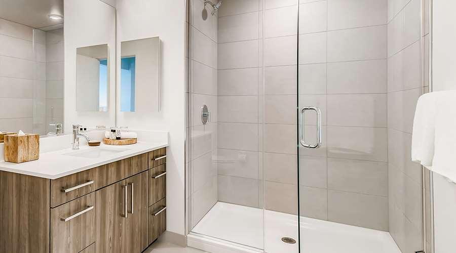 Sentral Michigan Avenue Aparthotel Chicago Exterior foto A shower with a glass door